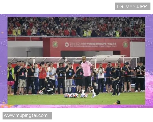 麓山国际社区足球明星盛典点燃激情助力青少年成长与梦想